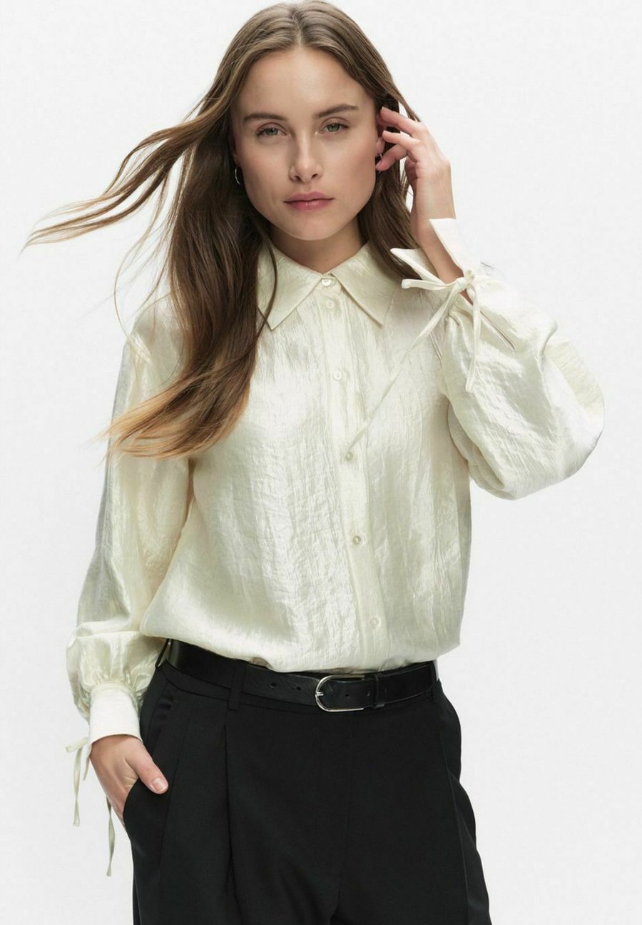 Блуза STOCKH LM Studio AWA BUTTON DOWN, Off White/White
Блуза STOCKH LM Studio AWA BUTTON DOWN, Off White/White