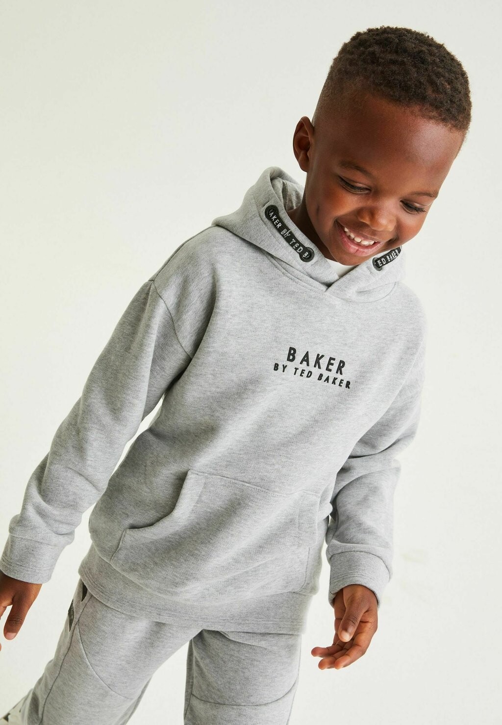 Толстовка OVERHEAD Baker by Ted Baker, цвет grey
Толстовка OVERHEAD Baker by Ted Baker, цвет grey