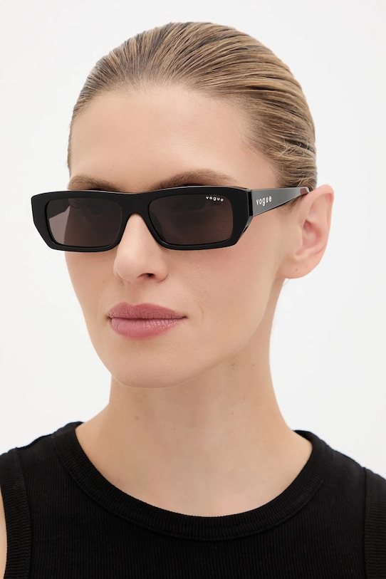 Солнцезащитные очки Vogue, черный
Солнцезащитные очки Vogue, черный
