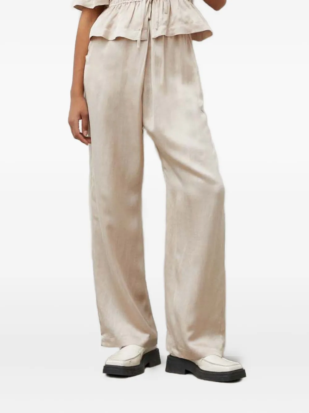 Широкие брюки Ohara на завязках MUNTHE, нейтральный
Широкие брюки Ohara на завязках MUNTHE, нейтральный