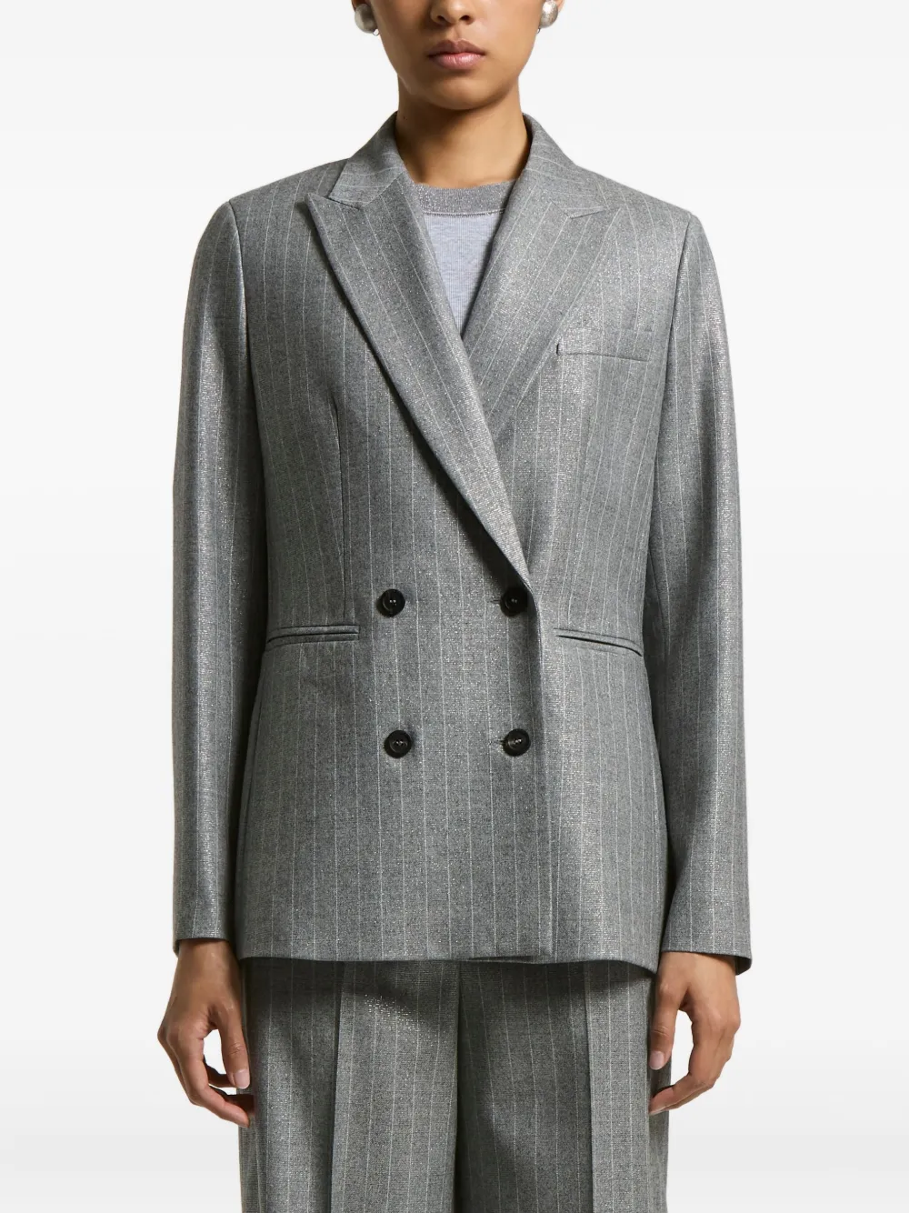 Двубортный пиджак в тонкую полоску Peserico, серый
Двубортный пиджак в тонкую полоску Peserico, серый