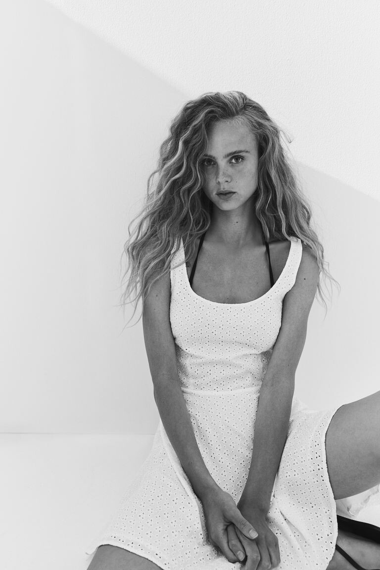 Платье с английской вышивкой H&M, белый 
Платье с английской вышивкой H&M, белый