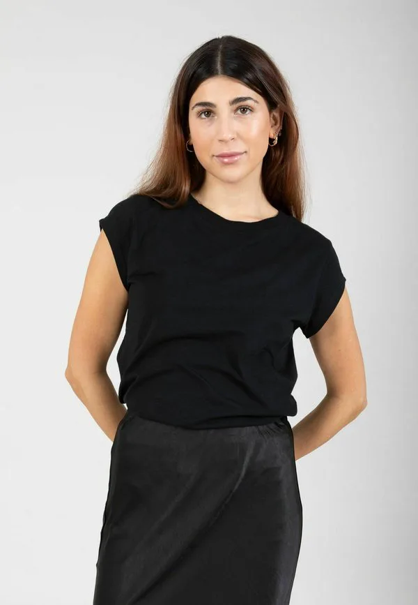 Базовая футболка с сердечком cc Coster Copenhagen, Black, Черный, Базовая футболка с сердечком cc Coster Copenhagen, Black
Базовая футболка с сердечком cc Coster Copenhagen, Black, Черный, Базовая футболка с сердечком cc Coster Copenhagen, Black