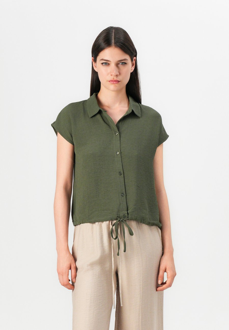 Блуза VILA VISURASHIL SHORT SHIRT, Deep Depths/Khaki
Блуза VILA VISURASHIL SHORT SHIRT, Deep Depths/Khaki