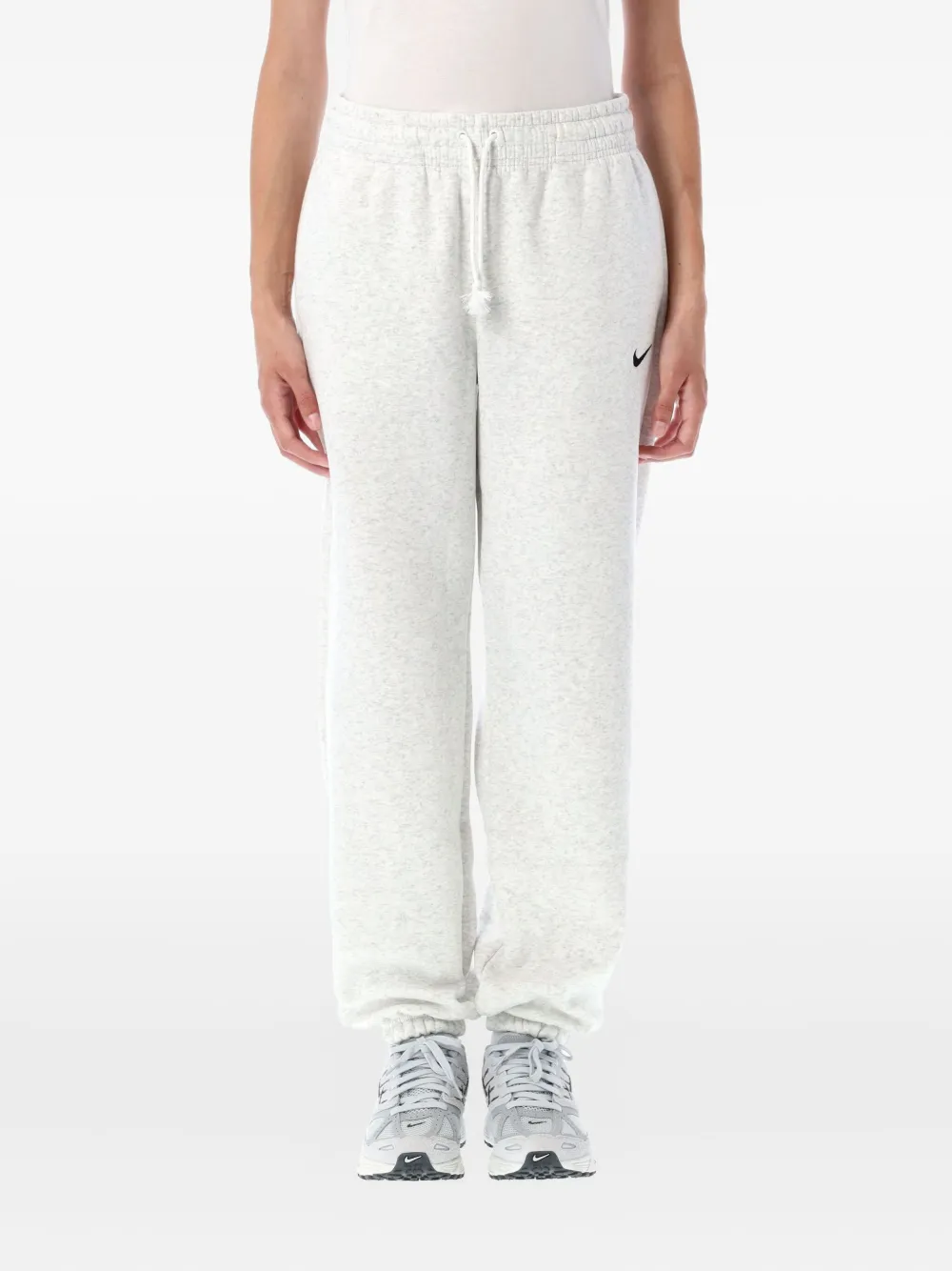 Джоггеры с завышенной талией и логотипом Nike, серый
Джоггеры с завышенной талией и логотипом Nike, серый