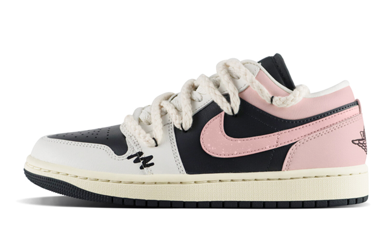 Кроссовки Air Jordan 1 Vintage Basketball Shoes Women's Low-top Black/white/pink, черный/розовый
Кроссовки Air Jordan 1 Vintage Basketball Shoes Women's Low-top Black/white/pink, черный/розовый
