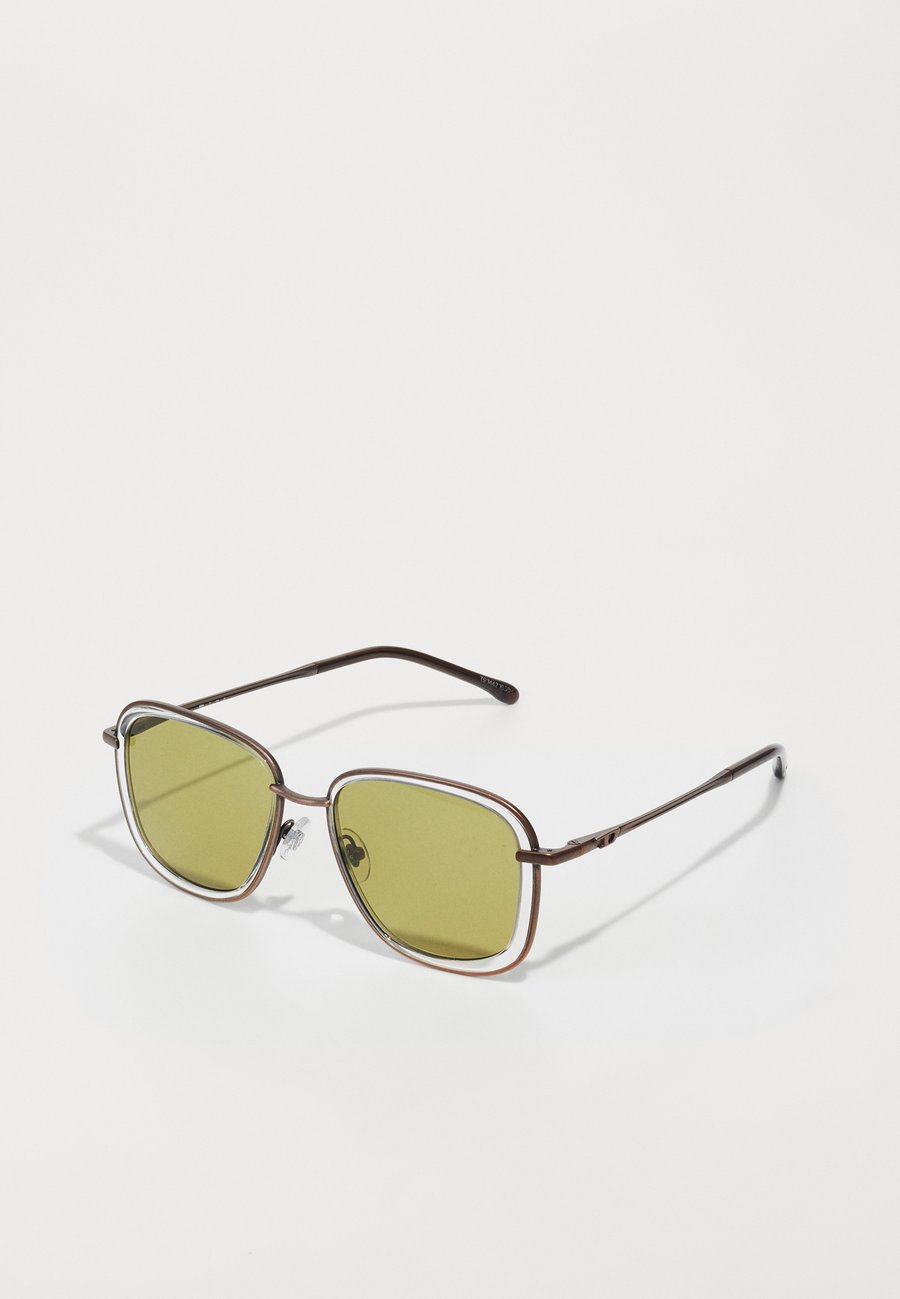 Солнцезащитные очки Diesel UNISEX, Matte Antique Copper/Green/Brown
Солнцезащитные очки Diesel UNISEX, Matte Antique Copper/Green/Brown