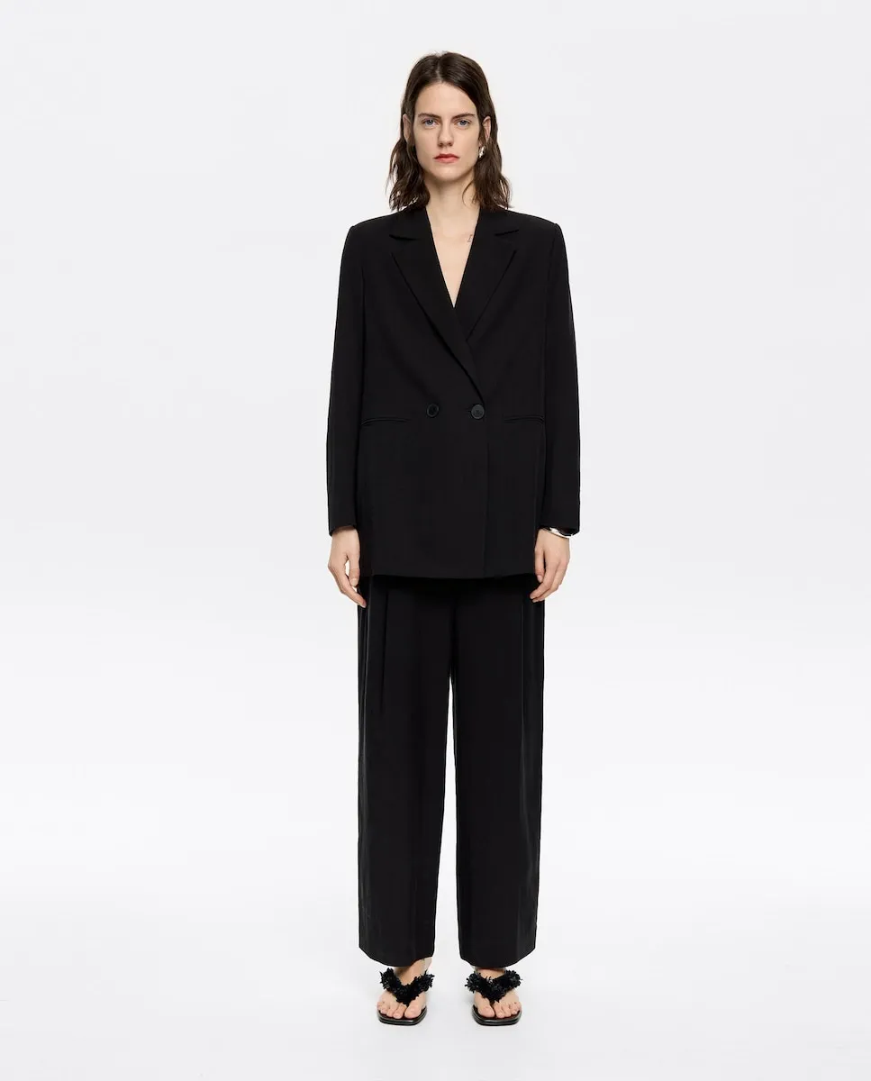 Женский двубортный пиджак по фигуре Bimba y Lola, черный
Женский двубортный пиджак по фигуре Bimba y Lola, черный