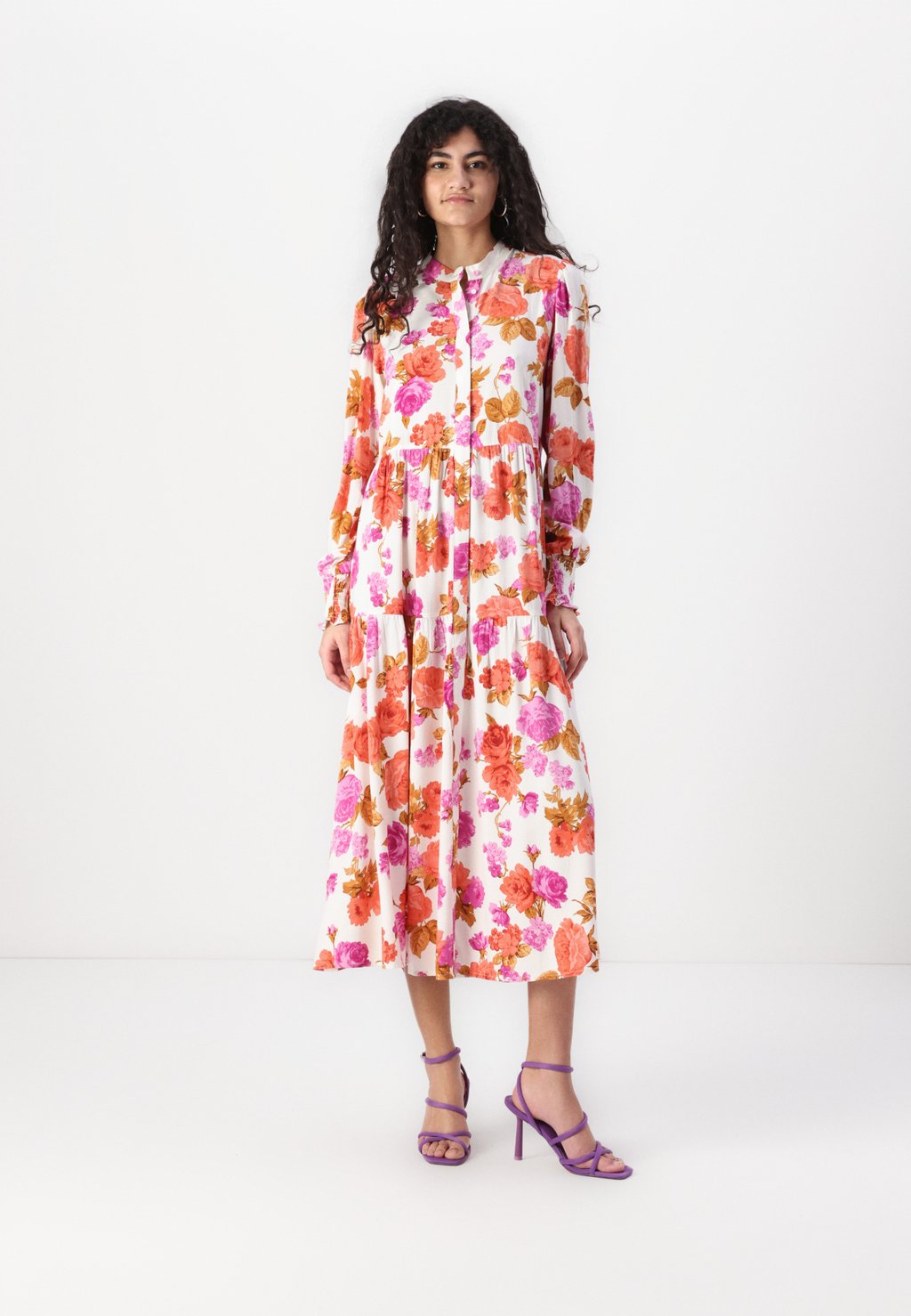 Платье-рубашка YASASINA LONG YAS, белый
Платье-рубашка YASASINA LONG YAS, белый