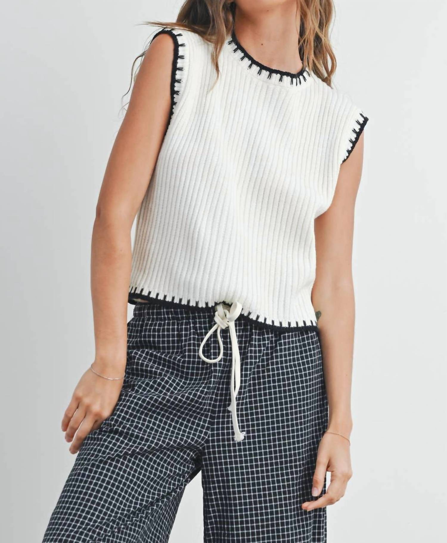 Buttermelon Женский однотонный жилет-свитер с короткими рукавами, цвет слоновая кость/черный
Buttermelon Женский однотонный жилет-свитер с короткими рукавами, цвет слоновая кость/черный