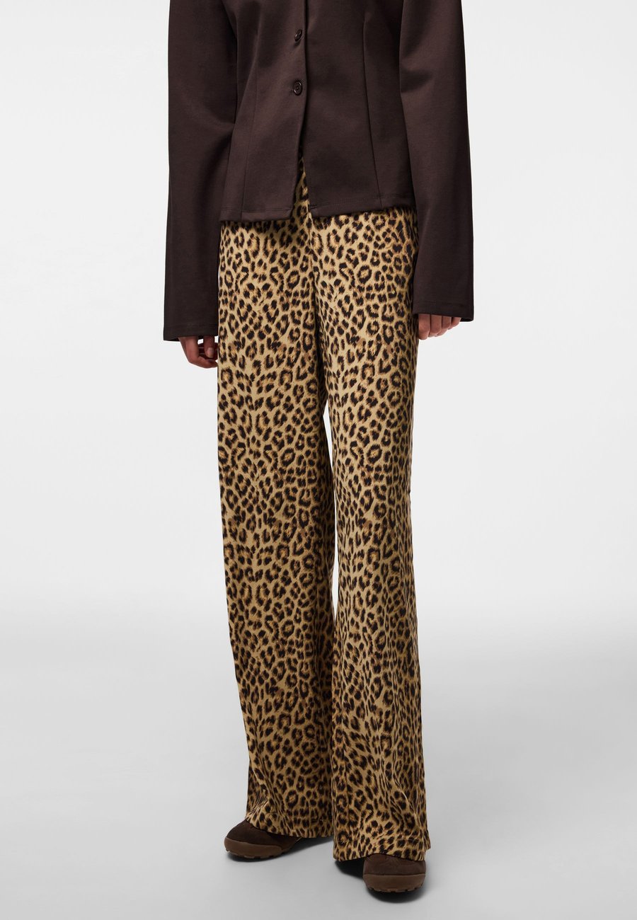 Брюки Pieces PCBOSELLA HW PRINTED WIDE PANTS NOOS BC, Natural /Beige
Брюки Pieces PCBOSELLA HW PRINTED WIDE PANTS NOOS BC, Natural /Beige