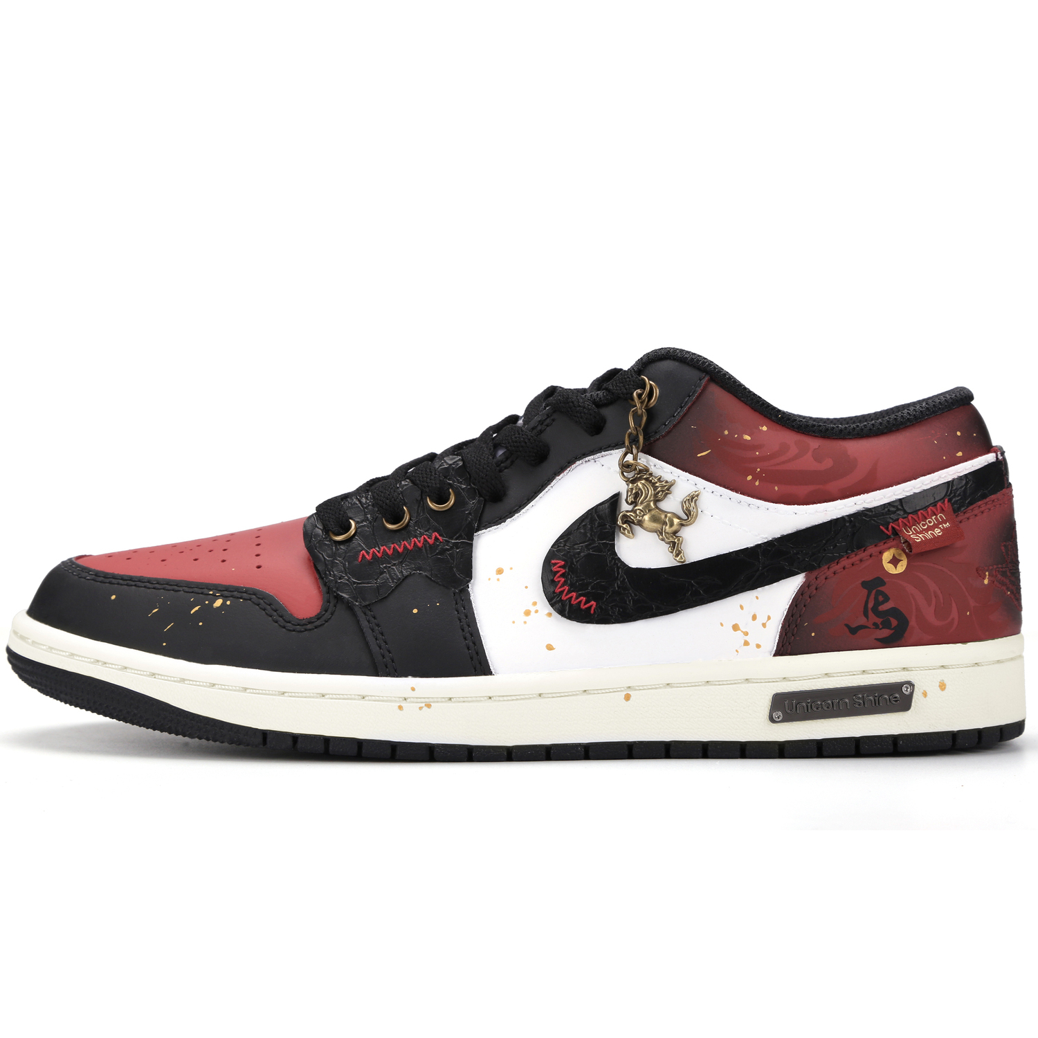 Jordan Air 1 Fiery Shadow Red Hare устойчивые к истиранию низкие кроссовки для баскетбола в винтажном стиле Unisex черно-красные
Jordan Air 1 Fiery Shadow Red Hare устойчивые к истиранию низкие кроссовки для баскетбола в винтажном стиле Unisex черно-красные