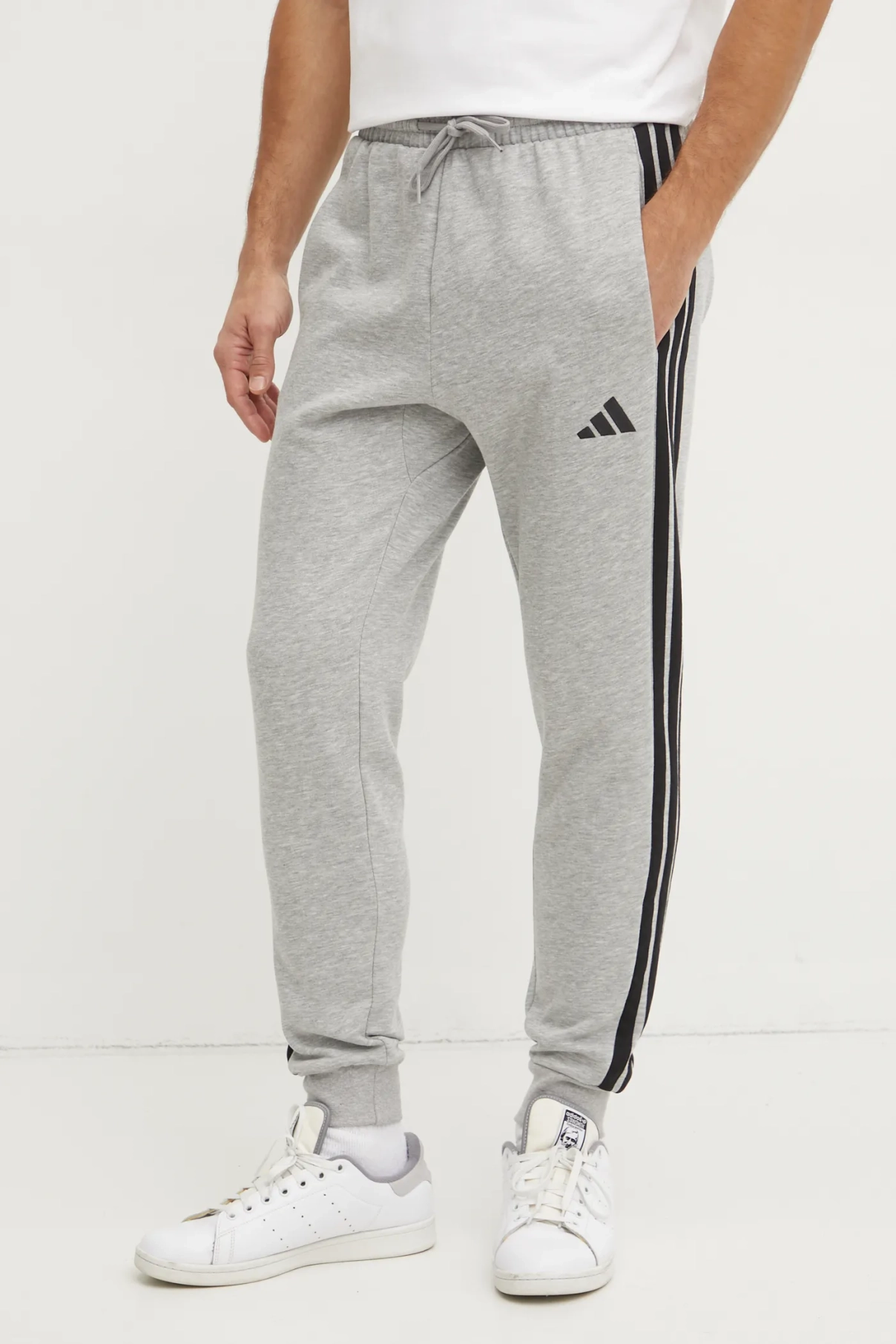 Спортивные брюки Essentials adidas, серый
Спортивные брюки Essentials adidas, серый