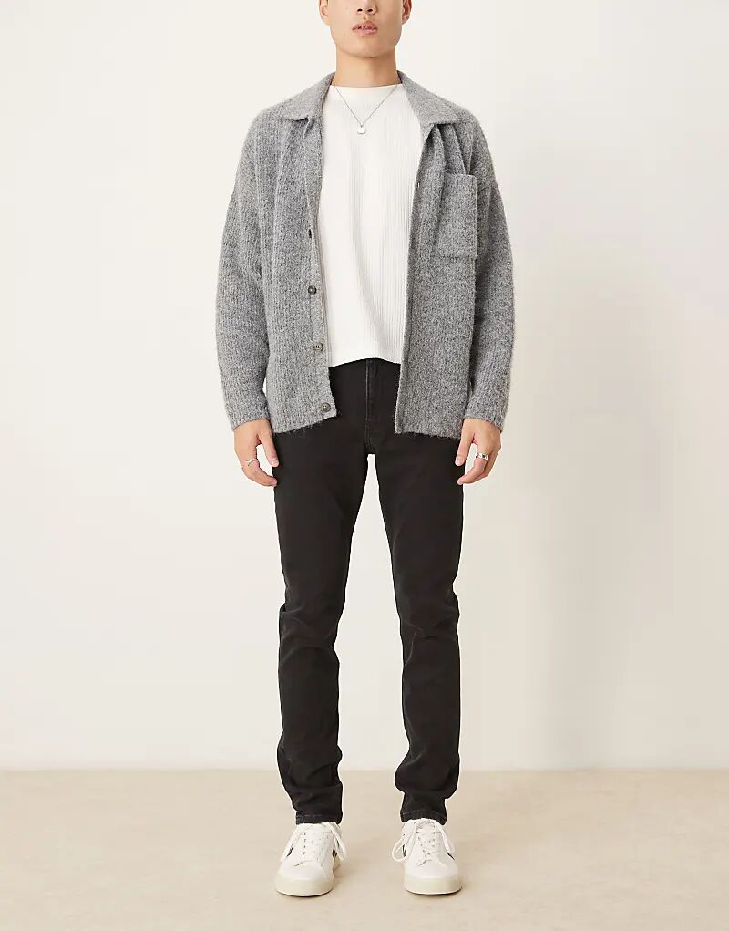 Узкие зауженные джинсы черного цвета Calvin Klein Jeans
Узкие зауженные джинсы черного цвета Calvin Klein Jeans