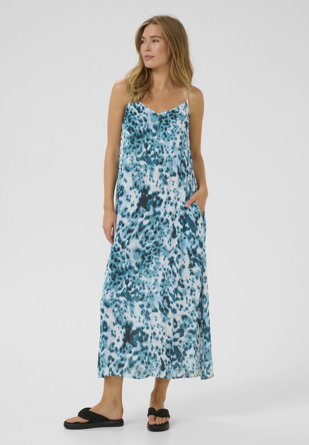 Платье макси KATHORA Kaffe, светло-голубой
Платье макси KATHORA Kaffe, светло-голубой