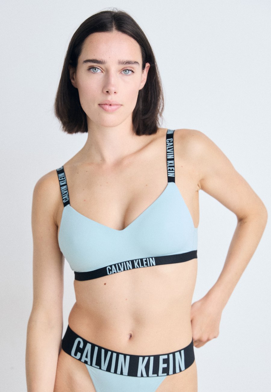 Бюстгальтер Calvin Klein Underwear LGHTLY LINED BRALETTE, Ether/Light Green
Бюстгальтер Calvin Klein Underwear LGHTLY LINED BRALETTE, Ether/Light Green