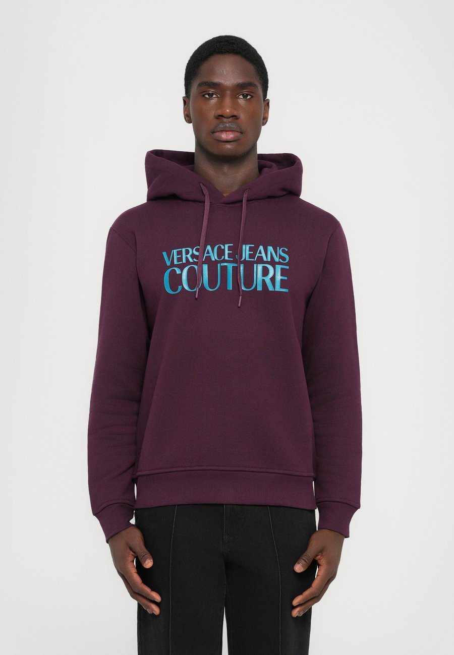 Худи Versace Jeans Couture LOGO PRINT, Fiorentina/Lilac
Худи Versace Jeans Couture LOGO PRINT, Fiorentina/Lilac