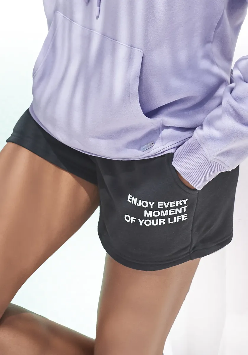 Спортивные шорты Buffalo "короткие брюки" с эффектным принтом, одежда для дома, черный
Спортивные шорты Buffalo "короткие брюки" с эффектным принтом, одежда для дома, черный