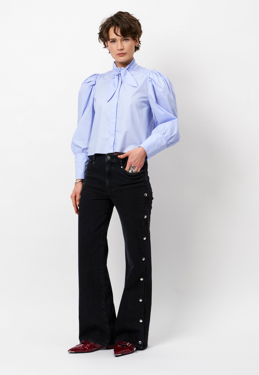 Блуза Dante6 CASSON SMOCKED , Blue/Light Blue
Блуза Dante6 CASSON SMOCKED , Blue/Light Blue