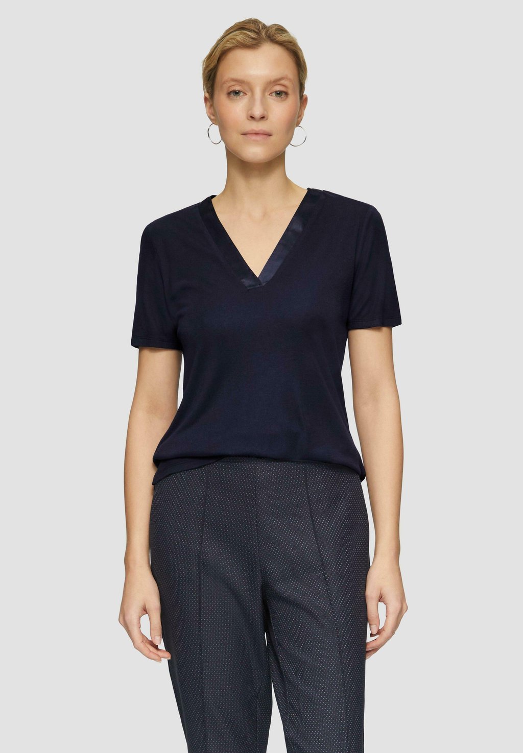 Базовая футболка s.Oliver BLACK LABEL, темно-синий
Базовая футболка s.Oliver BLACK LABEL, темно-синий