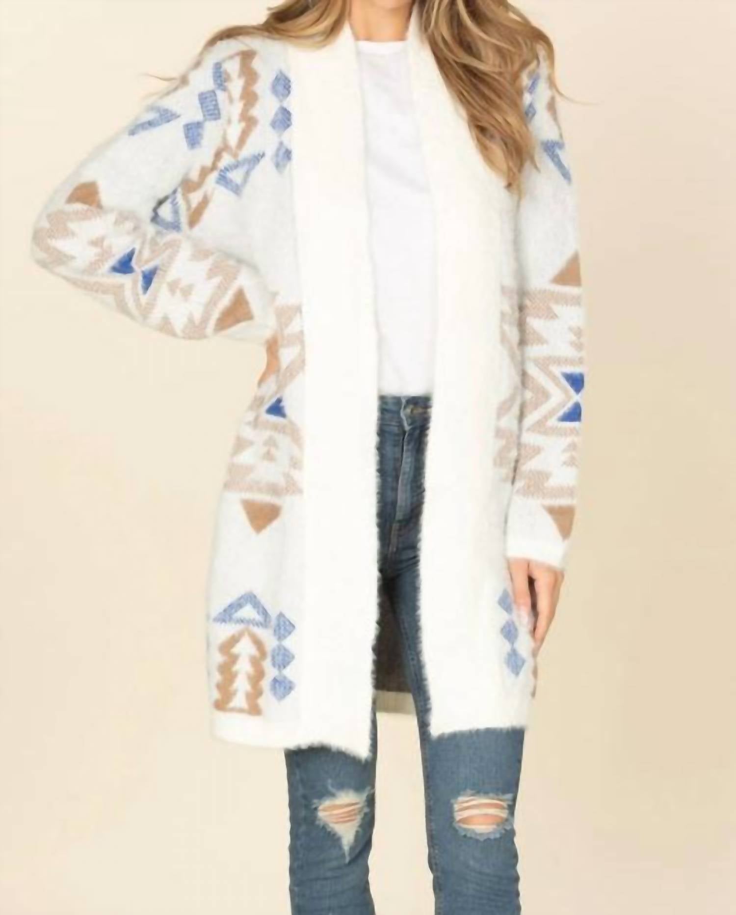 Кардиган Aztec в белом цвете EPretty
Кардиган Aztec в белом цвете EPretty