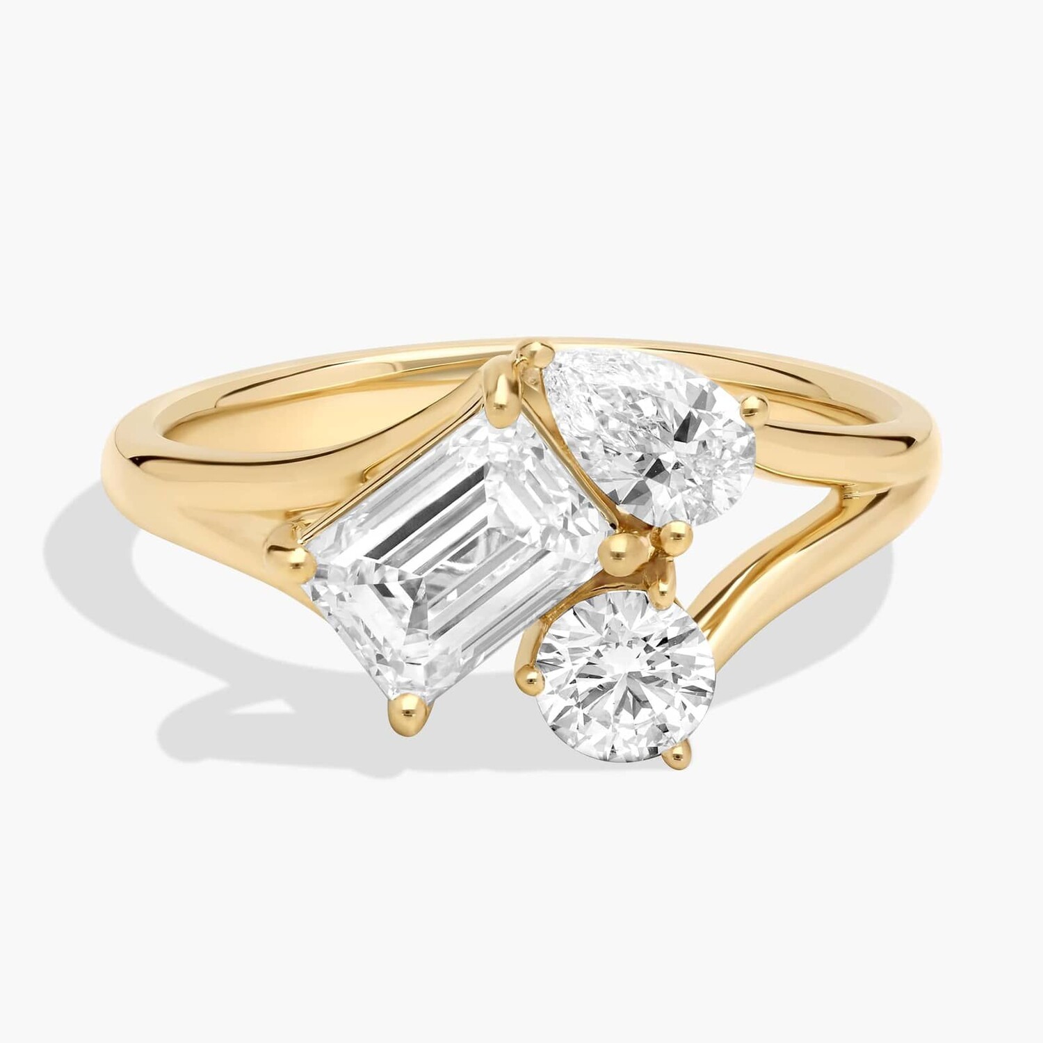 Кольцо с выращенными в лаборатории грушами, изумрудами и круглыми бриллиантами из 14-каратного желтого золота (1 1/2 карата) Blue Nile
Кольцо с выращенными в лаборатории грушами, изумрудами и круглыми бриллиантами из 14-каратного желтого золота (1 1/2 карата) Blue Nile