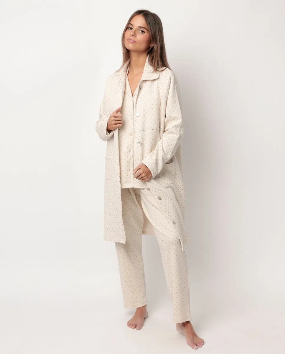 Женский халат с длинными рукавами из стеганой бежевой ткани Admas
Женский халат с длинными рукавами из стеганой бежевой ткани Admas