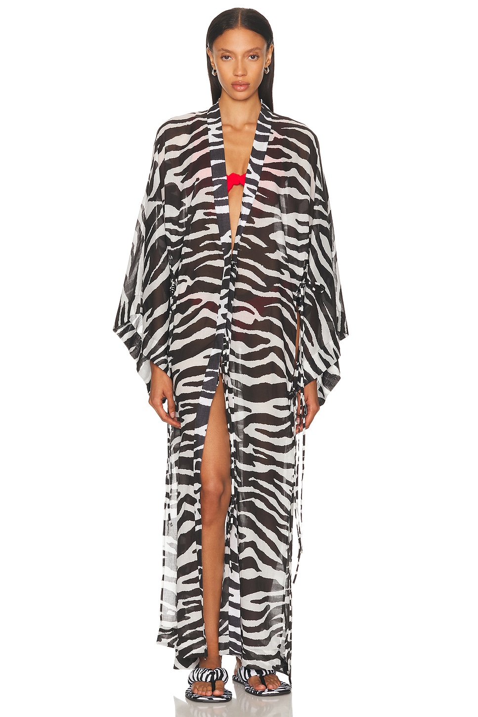 Зебровый кафтан The Attico, White & Black
Зебровый кафтан The Attico, White & Black