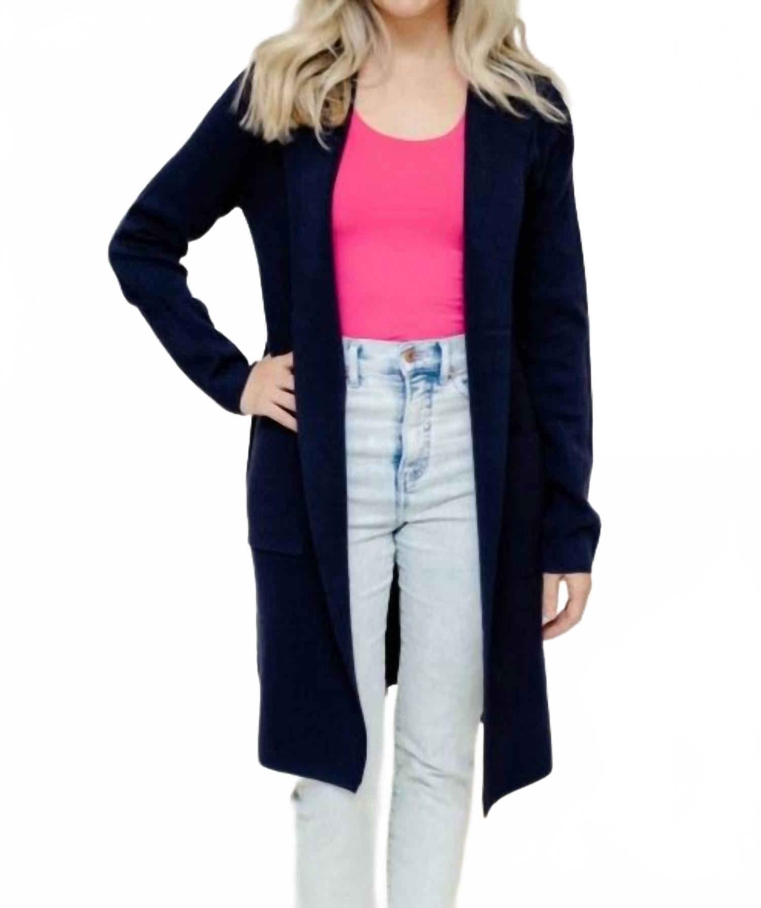 Кардиган Kelsea с капюшоном в темно-синем цвете PINCH
Кардиган Kelsea с капюшоном в темно-синем цвете PINCH