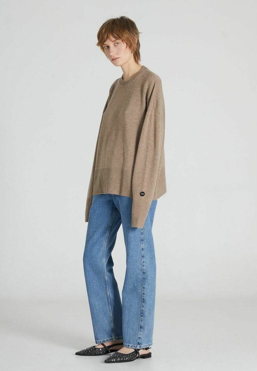 Джемпер CREW NECK CINNAMON I AM YOUR SISTER, коричневый
Джемпер CREW NECK CINNAMON I AM YOUR SISTER, коричневый