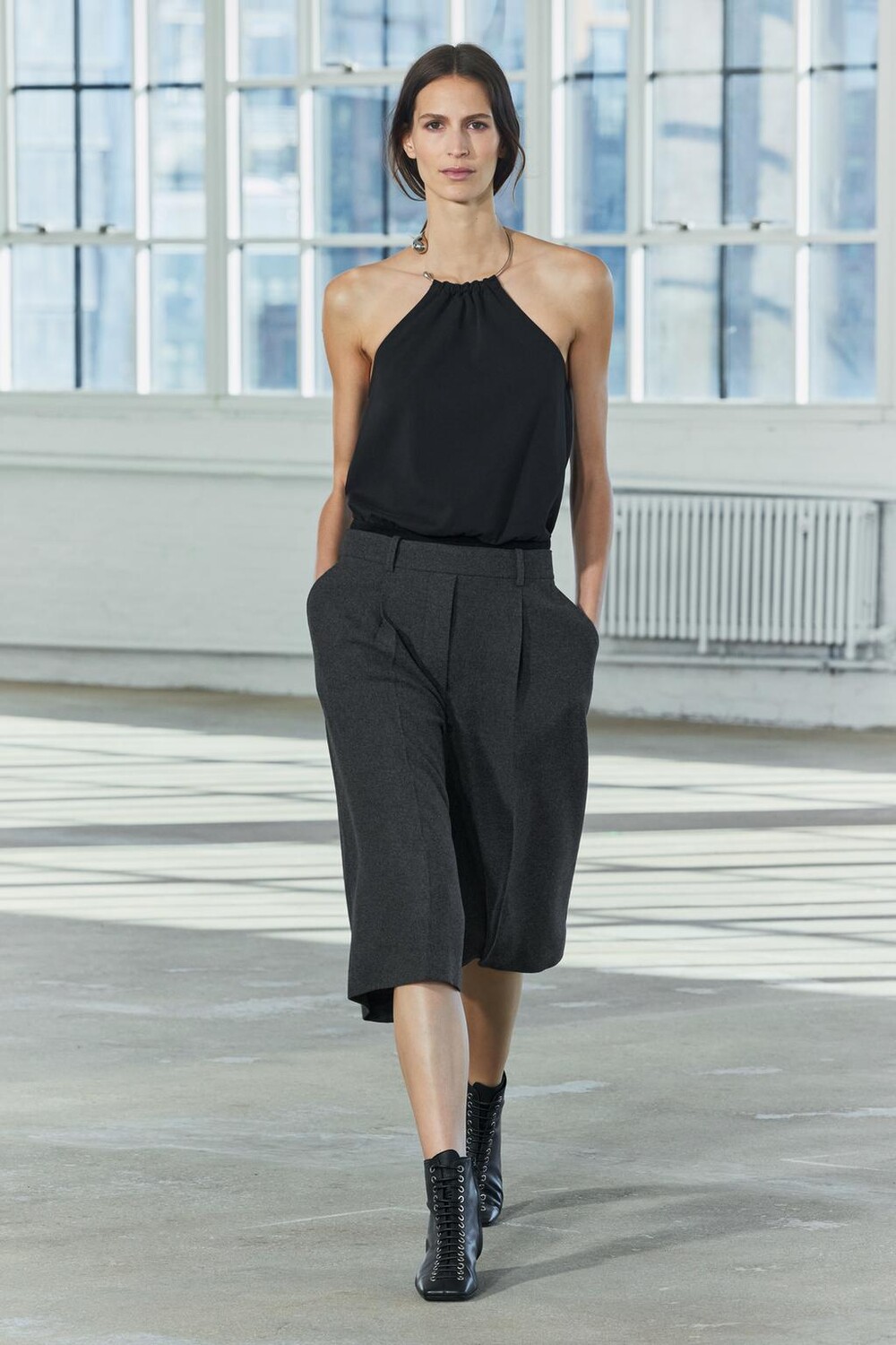 Шорты-бермуды из шерсти с деталями-боксером ZARA, серый
Шорты-бермуды из шерсти с деталями-боксером ZARA, серый