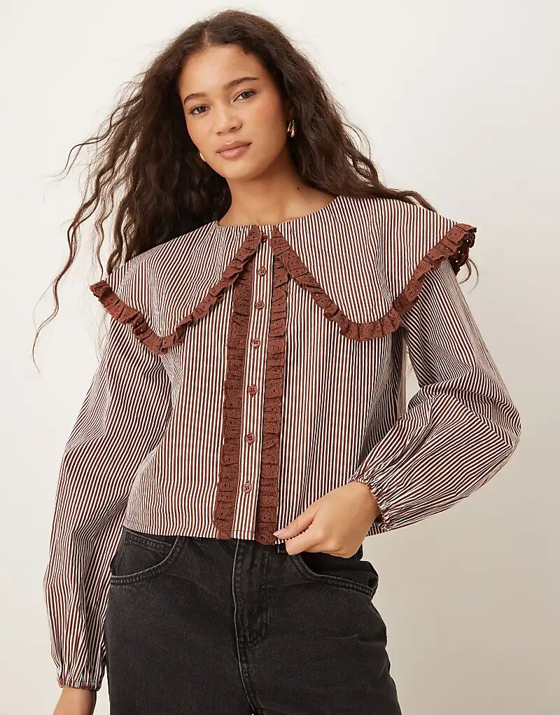 Блузка Neon Rose с многослойным воротником коричневого цвета
Блузка Neon Rose с многослойным воротником коричневого цвета