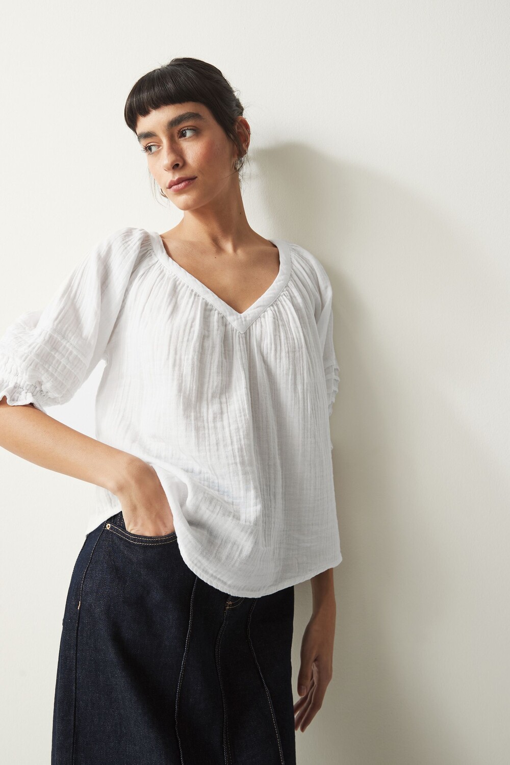 Хлопковая блузка с V-образным вырезом и эффектом стираности Next, белый
Хлопковая блузка с V-образным вырезом и эффектом стираности Next, белый