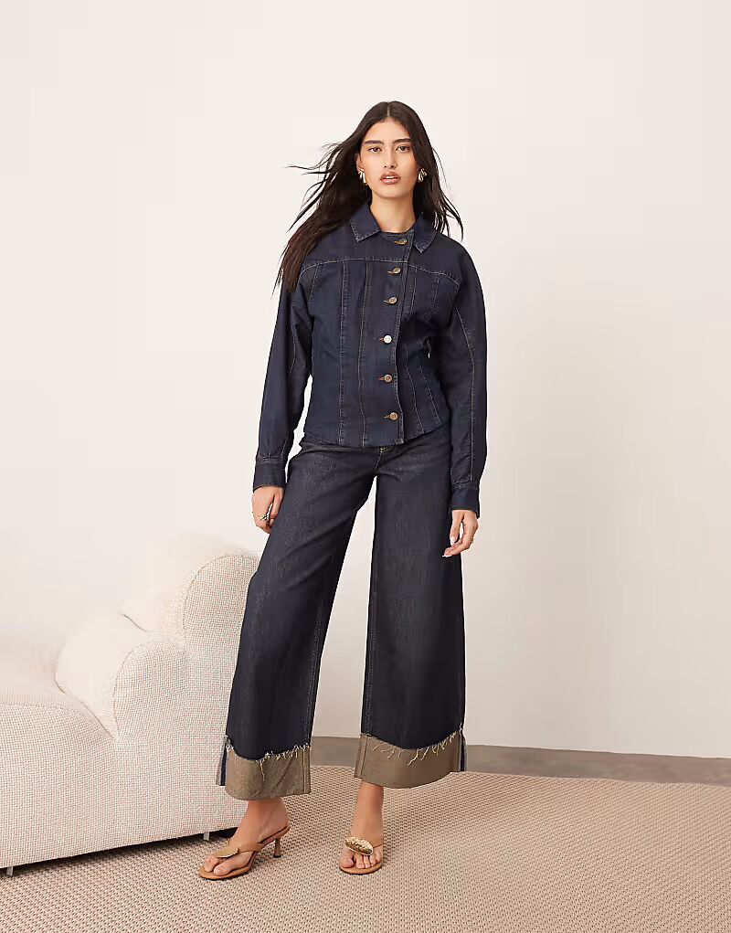 Джинсовая куртка с пуговицами цвета индиго Arrange
Джинсовая куртка с пуговицами цвета индиго Arrange