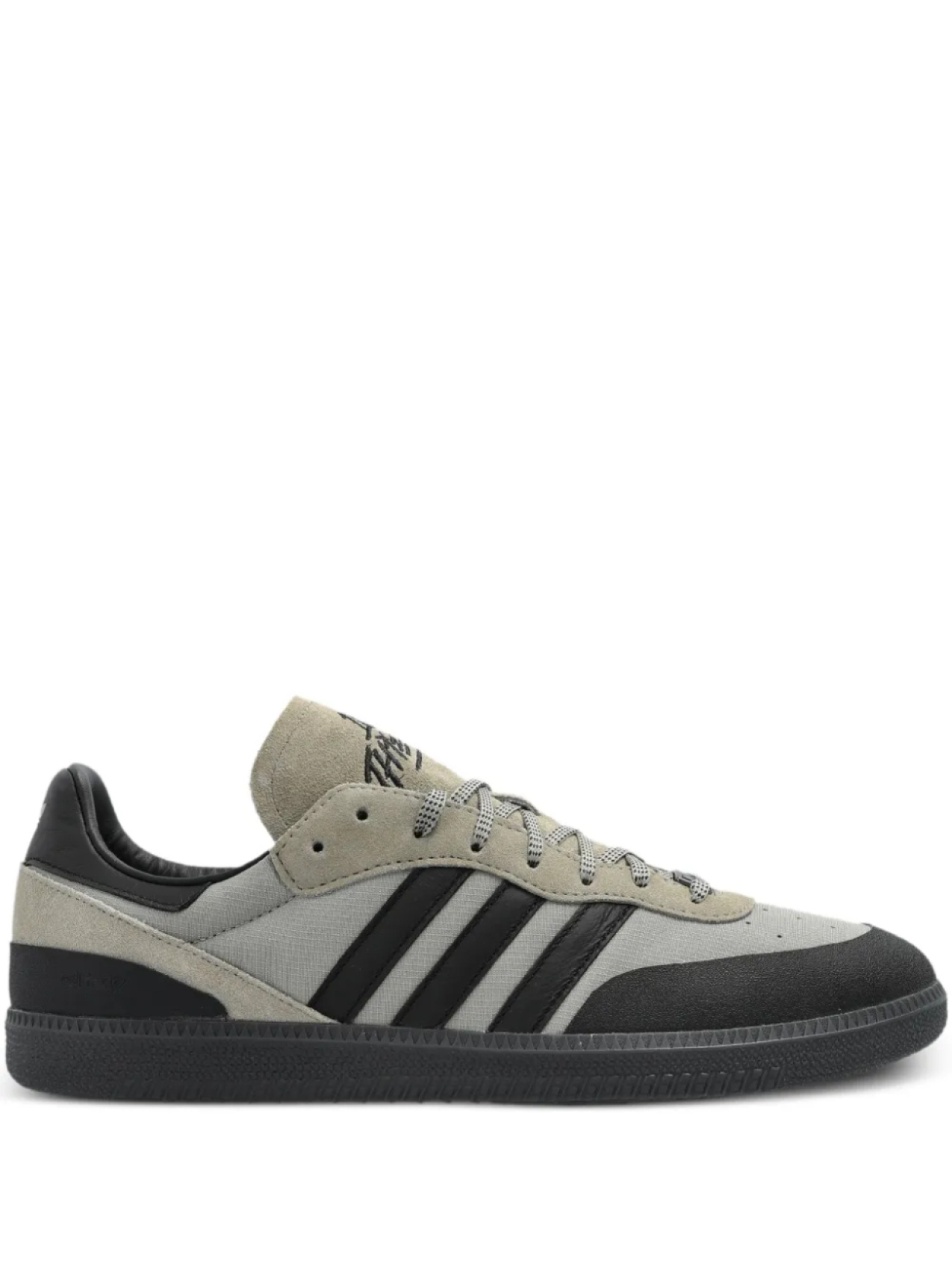 Кроссовки Adidas x 100 Thieves PALOS HILLS, серый
Кроссовки Adidas x 100 Thieves PALOS HILLS, серый