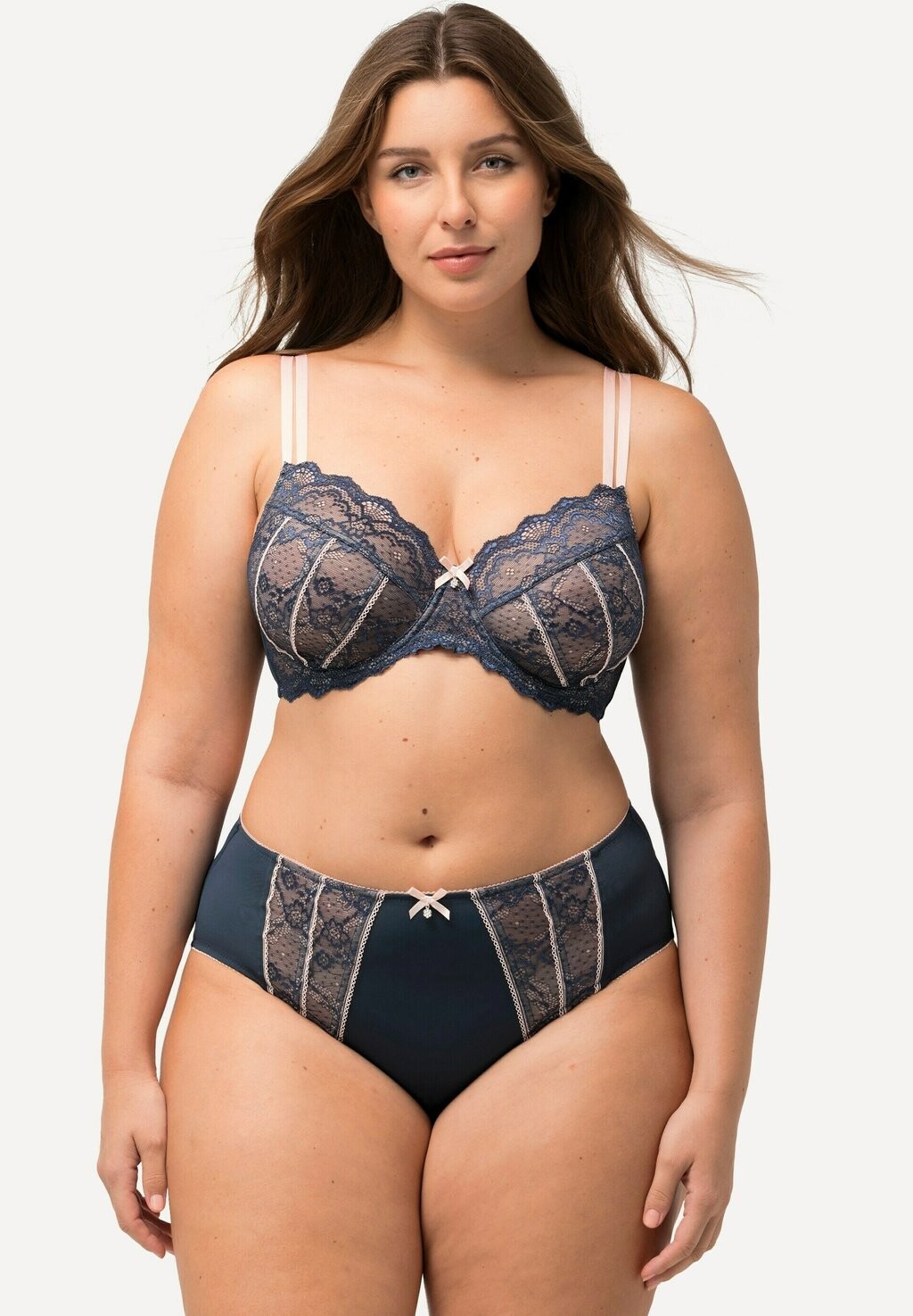 Бюстгальтер на косточках Ulla Popken, темно-синий
Бюстгальтер на косточках Ulla Popken, темно-синий