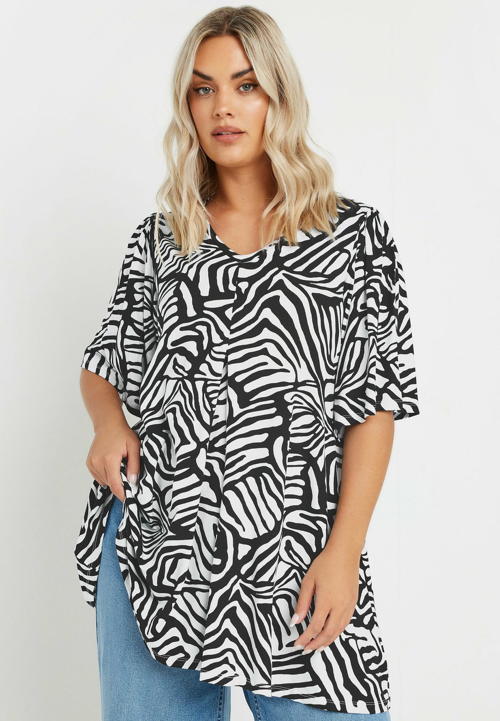 Футболка с принтом PLEAT FRONT Yours Clothing, антрацит
Футболка с принтом PLEAT FRONT Yours Clothing, антрацит