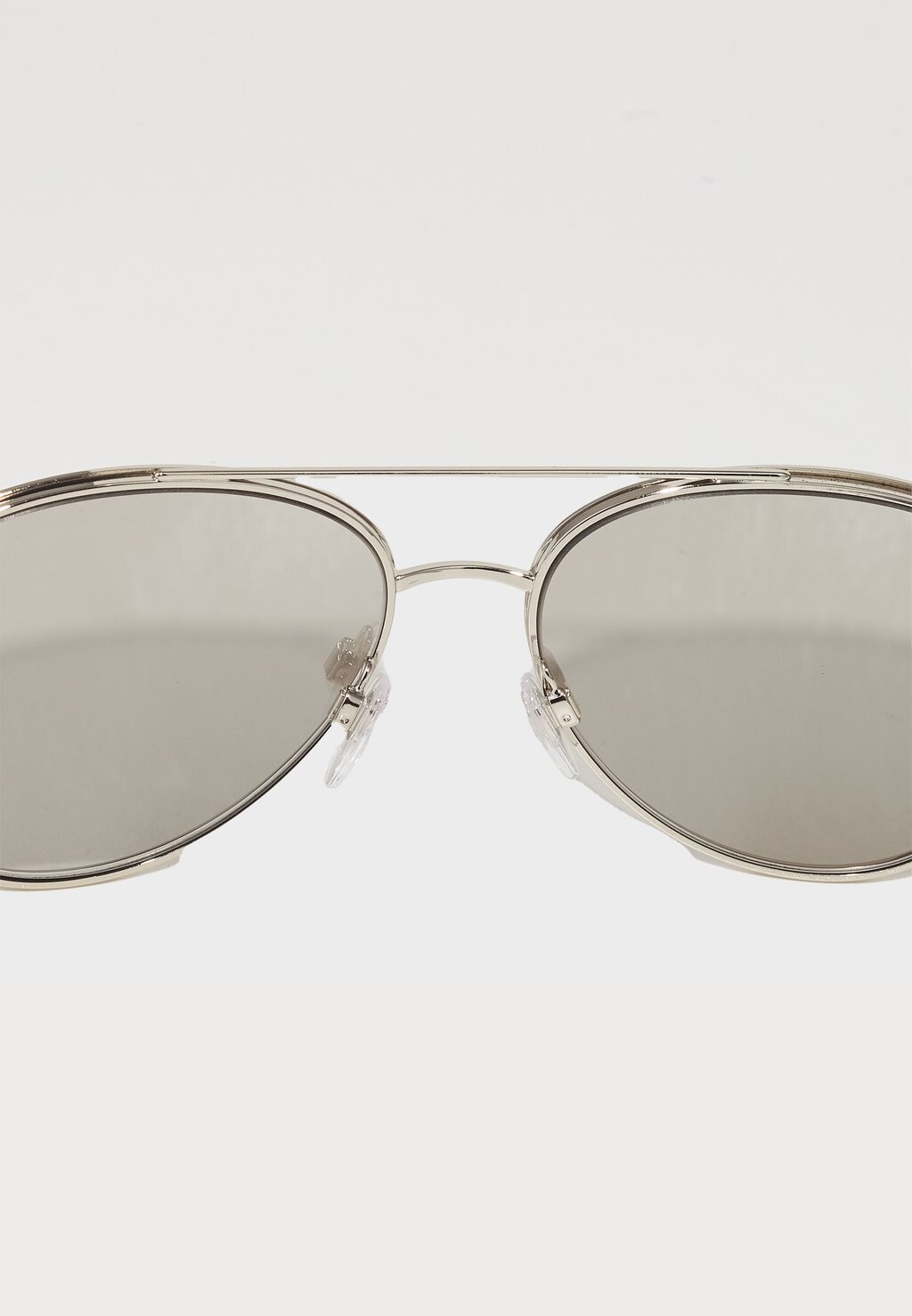 Солнцезащитные очки UNISEX Burberry, серебристый
Солнцезащитные очки UNISEX Burberry, серебристый