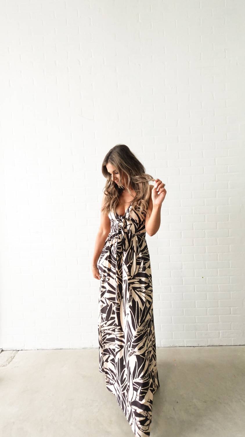 Черно-бежевое платье макси с завязкой DRESS FORUM
Черно-бежевое платье макси с завязкой DRESS FORUM