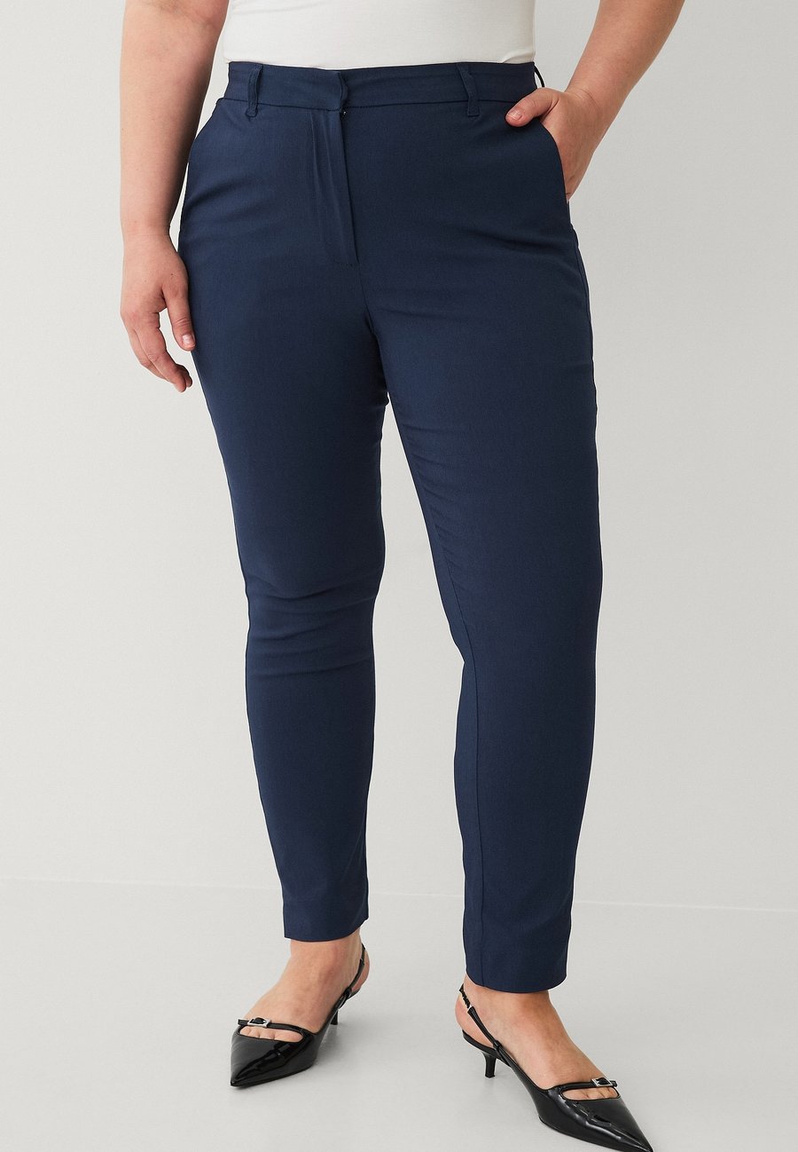 Брюки Ellos Plus collection Trousers, Dunkelblau/Dark Blue
Брюки Ellos Plus collection Trousers, Dunkelblau/Dark Blue