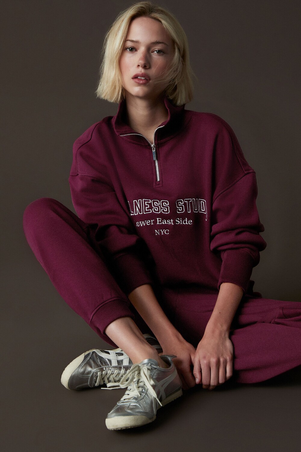 Свободный крой, застежка молния на четверть длины, свитшот с графическим лозунгом о здоровом образе жизни Next, красный
Свободный крой, застежка молния на четверть длины, свитшот с графическим лозунгом о здоровом образе жизни Next, красный