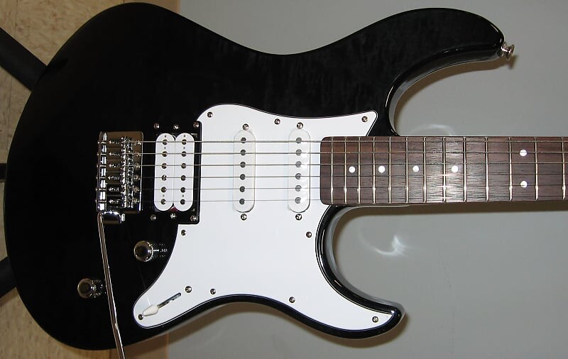 Электрогитара Yamaha PAC212VQM-TBL Pacifica HSS Solidbody Electric Guitar - Translucent Black
Электрогитара Yamaha PAC212VQM-TBL Pacifica HSS Solidbody Electric Guitar - Translucent Black