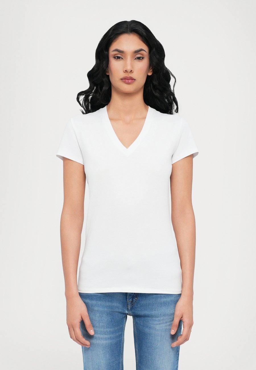 Футболка Armani Exchange Basic T-shirt, Optic White/White
Футболка Armani Exchange Basic T-shirt, Optic White/White