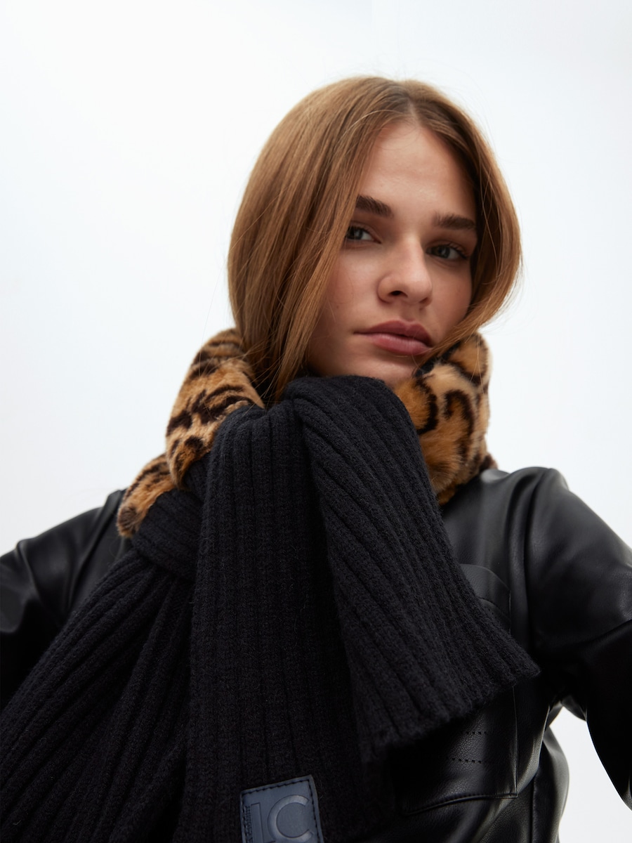 Шарф Lola Casademunt, черный
Шарф Lola Casademunt, черный