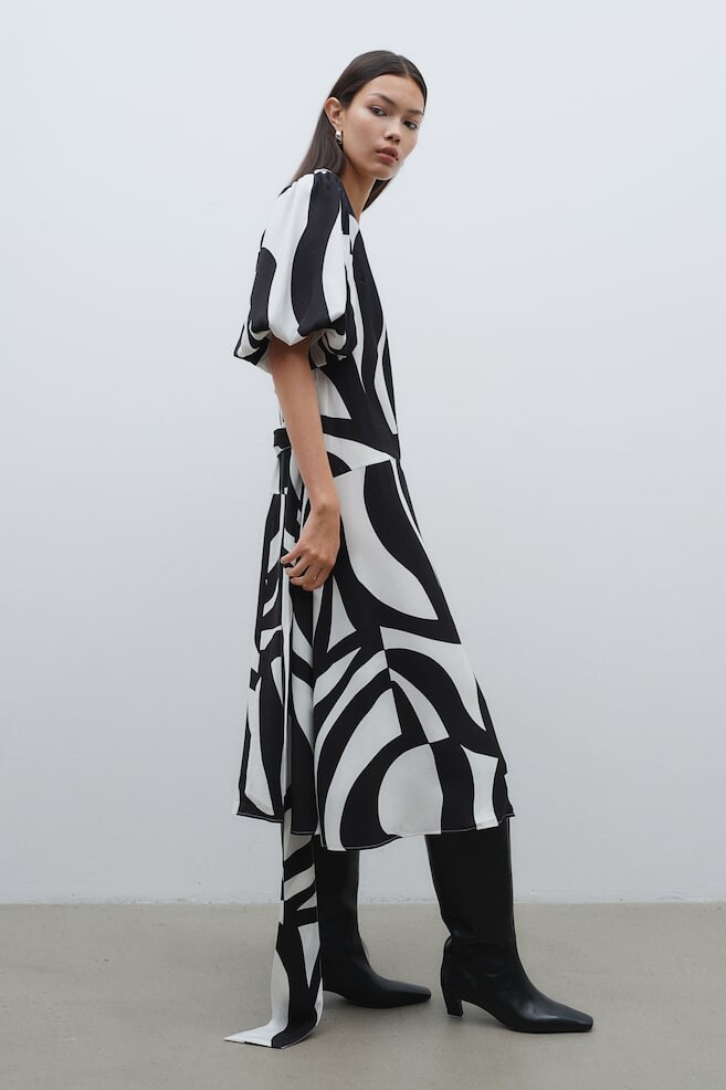 Платье с поясом H&M, белый
Платье с поясом H&M, белый