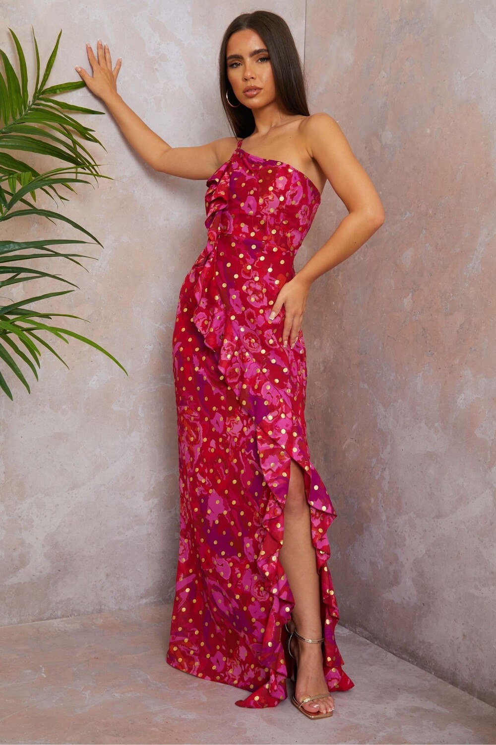 Платье макси на одно плечо с оборкой и пятном из фольги Chi Chi London, красный
Платье макси на одно плечо с оборкой и пятном из фольги Chi Chi London, красный