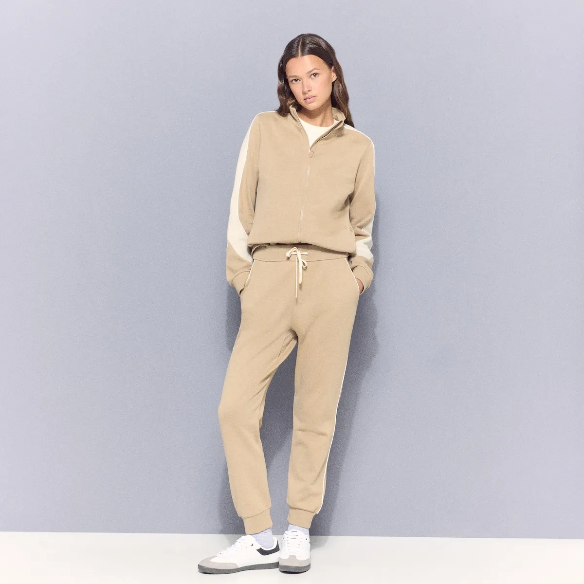 Женский спортивный костюм Boomerang, песочный
Женский спортивный костюм Boomerang, песочный