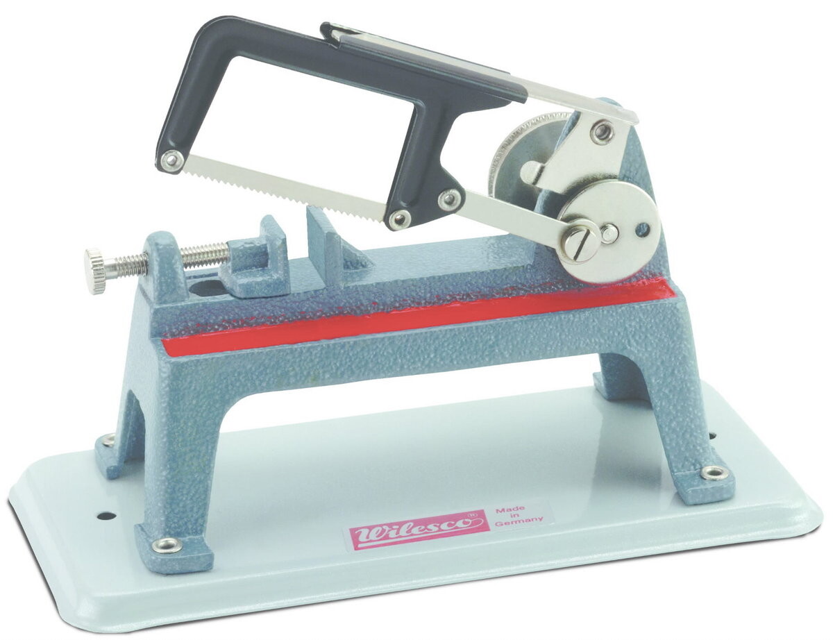 Ножовка - модель с паровым двигателем Wilesco.
Ножовка - модель с паровым двигателем Wilesco.