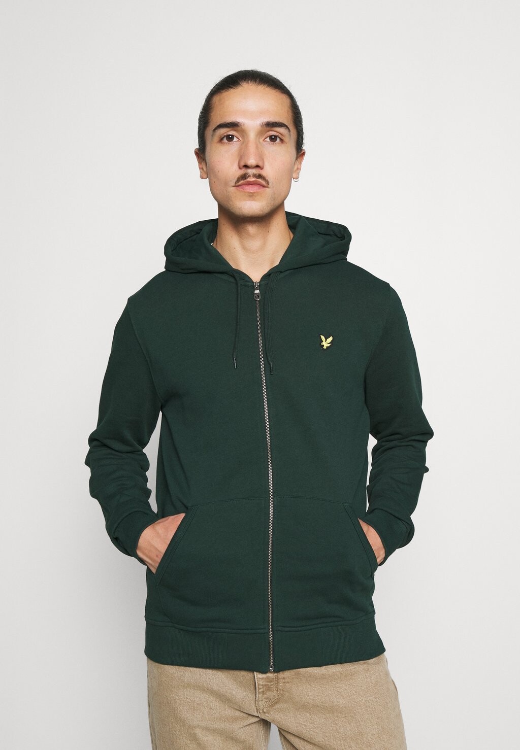 Толстовка на молнии ZIP THROUGH HOODIE Lyle & Scott, темно-зеленый
Толстовка на молнии ZIP THROUGH HOODIE Lyle & Scott, темно-зеленый
