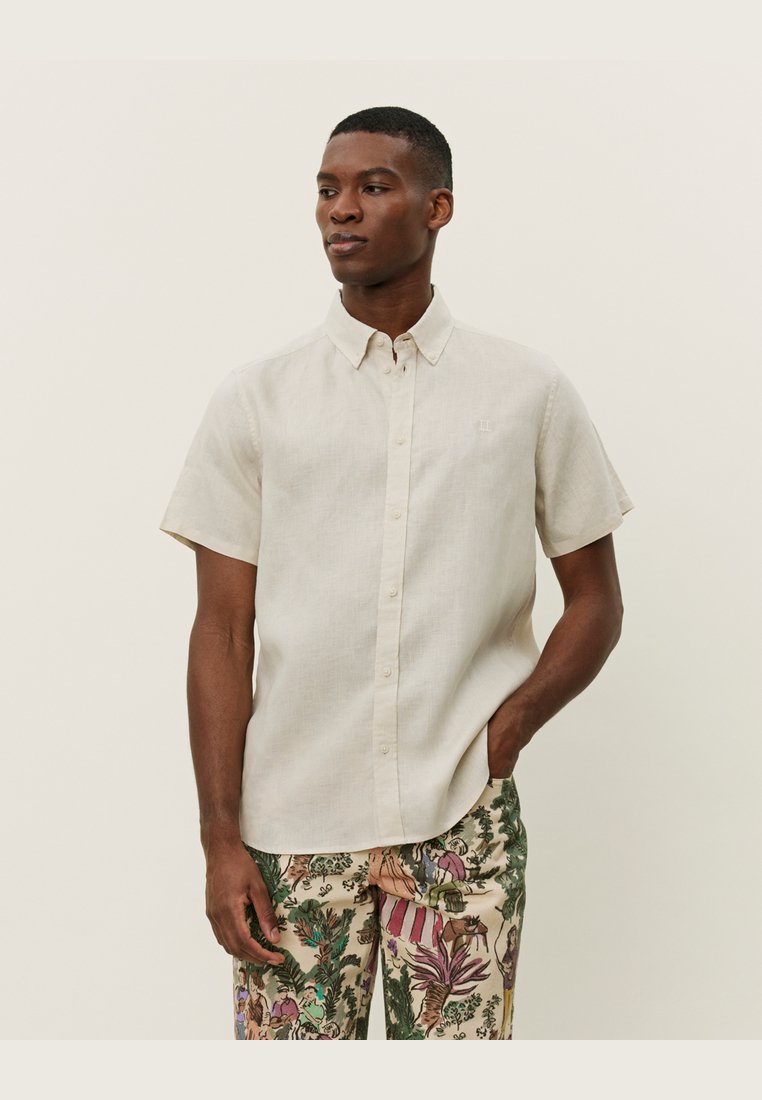 Рубашка KONRAD Les Deux, слоновая кость
Рубашка KONRAD Les Deux, слоновая кость